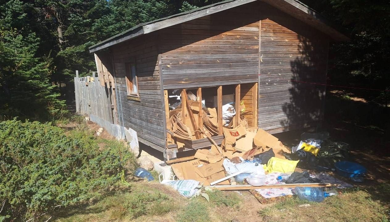 ayinin girdigi barakada hasar olusturdu higsulgU