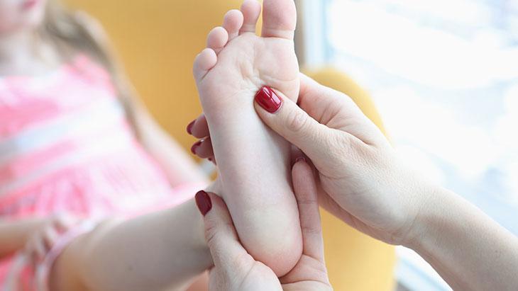 her 10 cocuktan 7sinde goruluyor bu belirtiler varsa sebebi duztabanlik olabilir VrEMXvQM.jpg