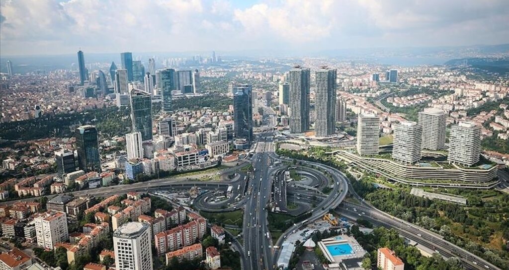 Muğla’nın Sahillerinde Bayram Coşkusu: Tatilciler Denizde ve Plajda