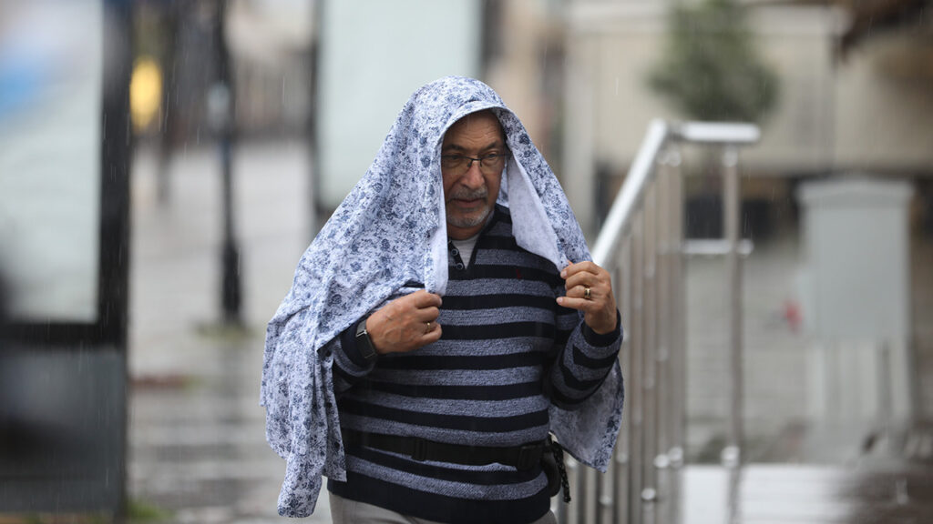 edirnede-saganak-yagmur-ilginc-goruntulere-neden-oldu-QtHx1UKn