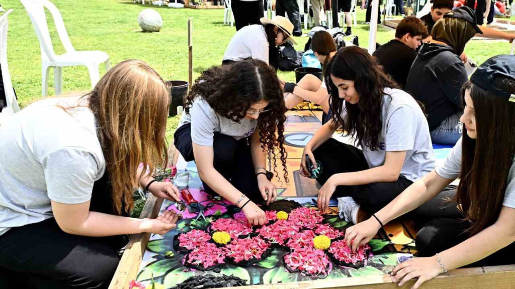 Antalya’da 130 Bin Çiçekle Renkli Bir Etkinlik
