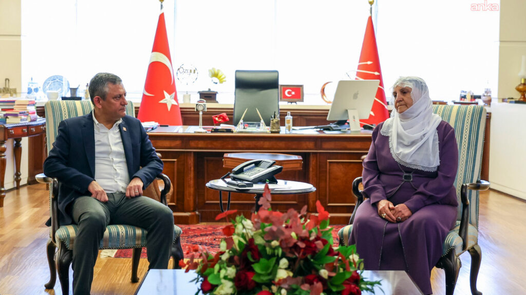 Barış Anneleri, Özgür Özel ile Anneler Günü’nü Kutladı
