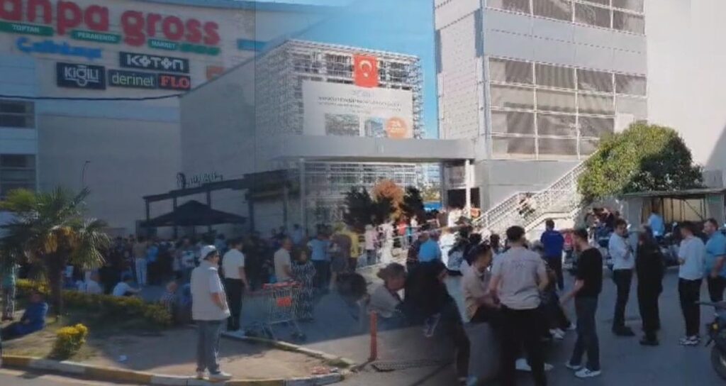 Pendik’teki Alışveriş Merkezinde Yangın Paniği: Vatandaşlar Tahliye Edildi