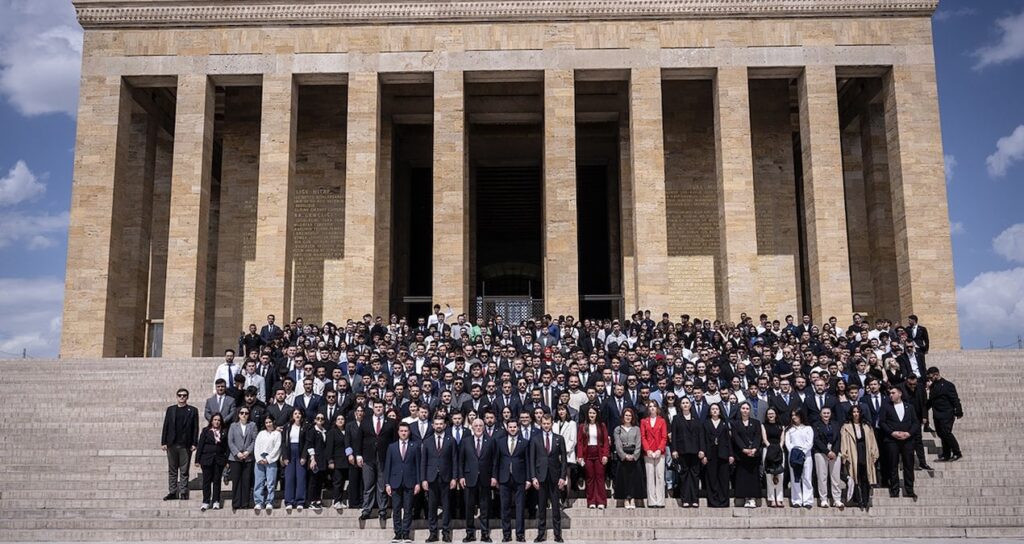 CHP Lideri Özgür Özel’den Kılıçdaroğlu’na Grup Başkanlığı Yanıtı: “İstediğini Yazsın”