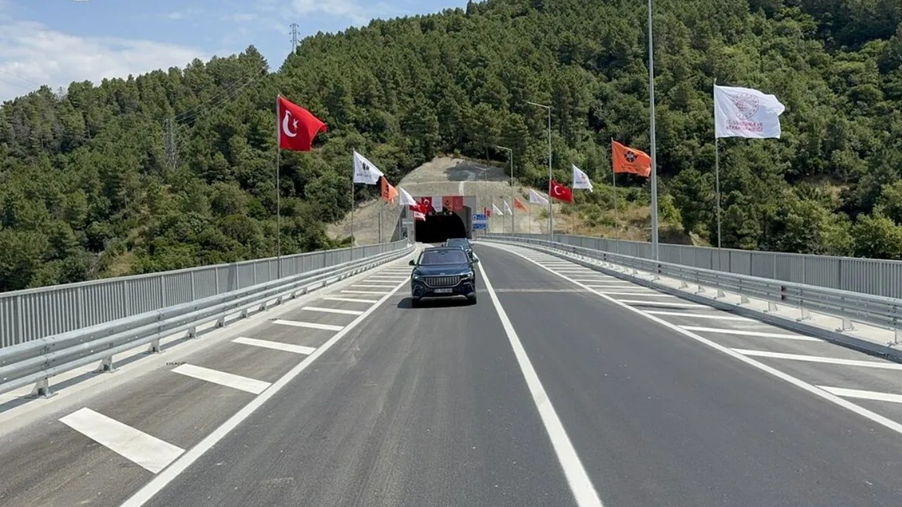 Bakan Uraloğlu duyurdu: 1 saatlik yol 30 dakikaya düşecek Haber gorseli