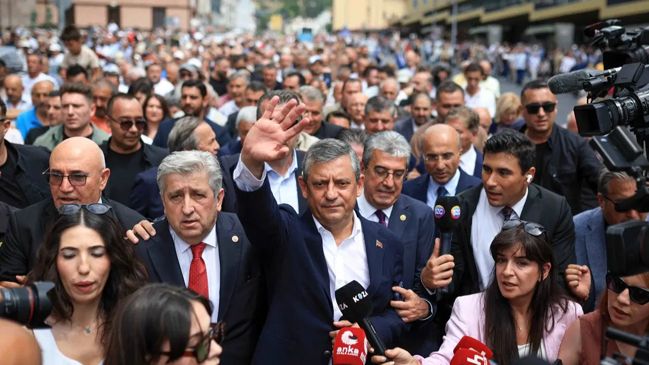 YENİ Parti dünya basınında: ‘Kuşatma altındaki muhalefetin yeniden toparlanma girişimi’ Haber gorseli