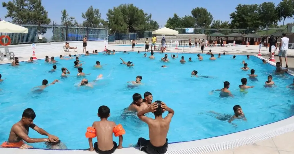 Yüzme havuzları çocukların yüzünü güldürüyor Haber gorseli